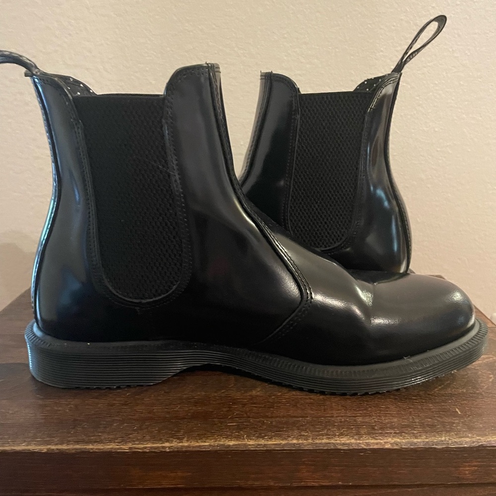 Doc Marten Chelsea women’s boot. Size 8